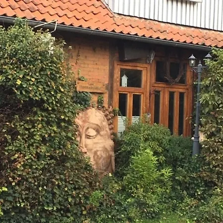 Grosse Hobbithoehle Mit Gemeinschaftsgarten Neustadt am Rubenberge