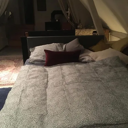 Grosse Hobbithoehle Mit Gemeinschaftsgarten Neustadt am Rubenberge