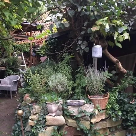Grosse Hobbithoehle Mit Gemeinschaftsgarten Apartment *